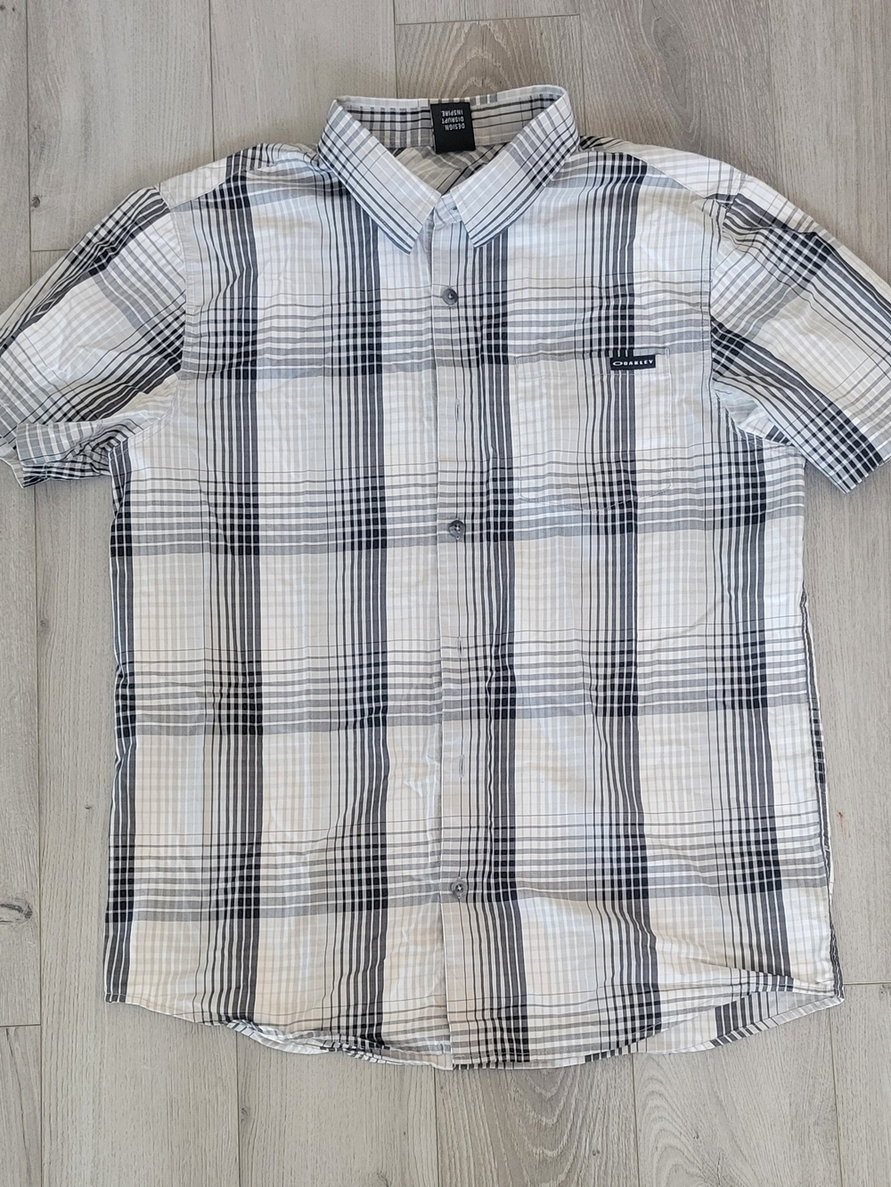 Oakley Men’s Black & White Plaid Short Sleeve Button-Down Shirt